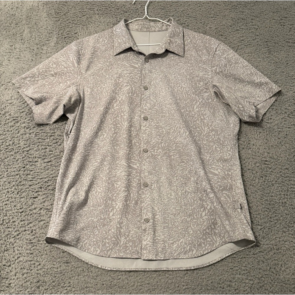 Lululemon Mens Airing Camp Collar Shirt‎ Size Geometric Print Athleisure